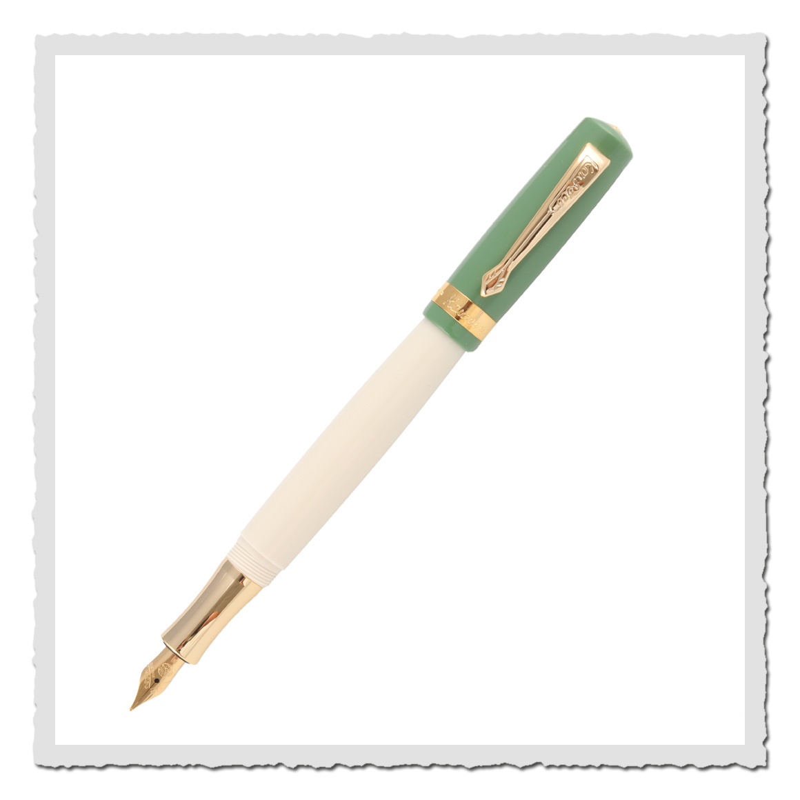 Geöffneter Kaweco Student 60's Swing Füllfederhalter mit sichtbarer Feder